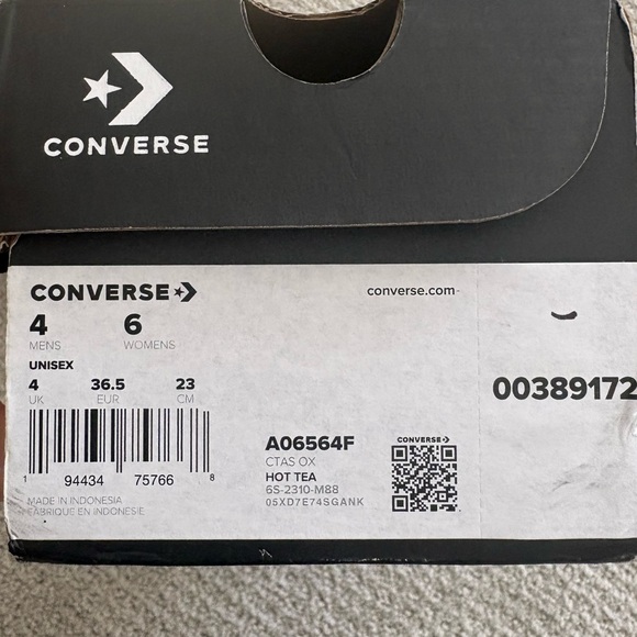 Women’s Converse size 6 in Hot Tea - Picture 3 of 4